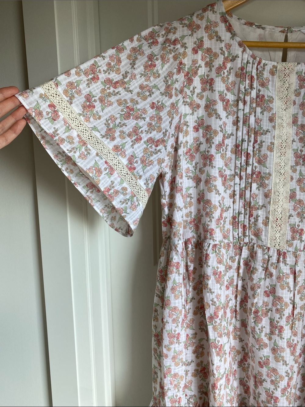 Joe Fresh x Jillian Harris White Floral Tiered Dress with Peach Pink Accents - Picture 6 of 8